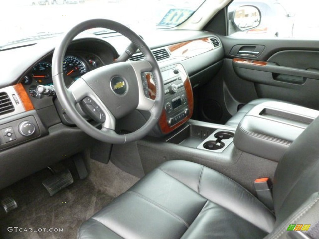 2011 Suburban LT 4x4 - Black / Ebony photo #17