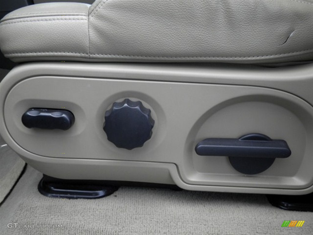 2007 F150 Lariat SuperCrew - Dark Blue Pearl Metallic / Tan photo #28