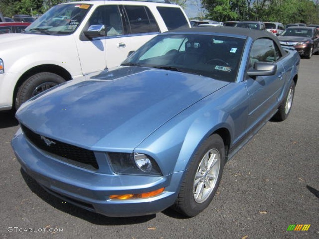 2007 Mustang V6 Deluxe Convertible - Windveil Blue Metallic / Light Graphite photo #3