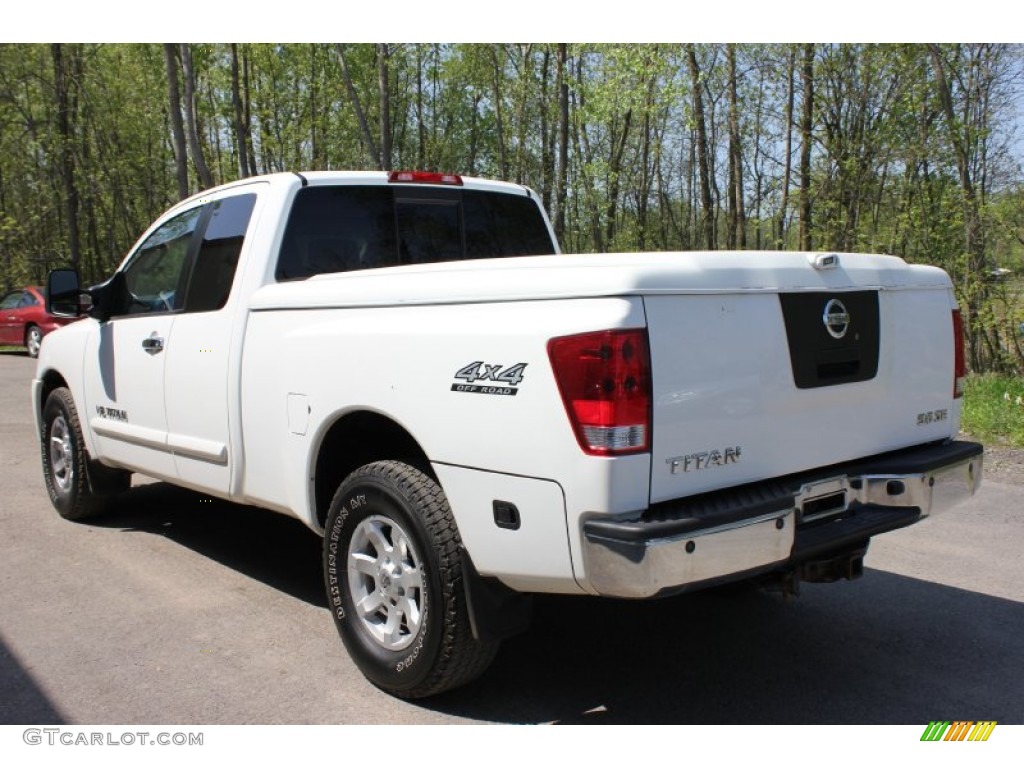 2007 Titan SE King Cab 4x4 - White / Graphite Black/Titanium photo #2