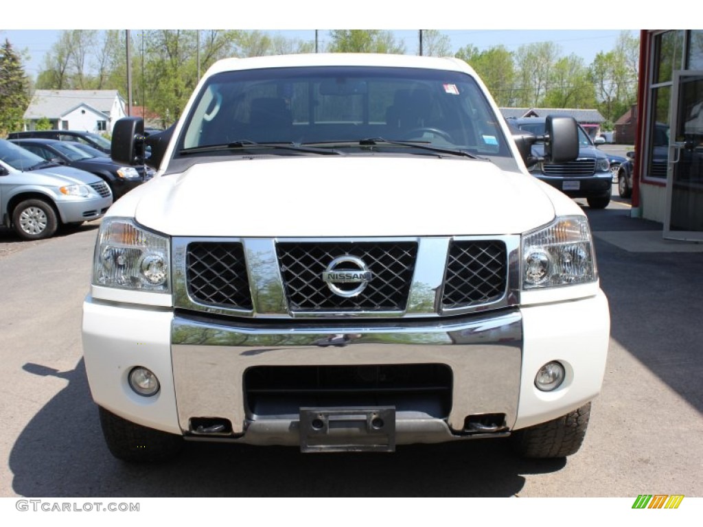 2007 Titan SE King Cab 4x4 - White / Graphite Black/Titanium photo #16