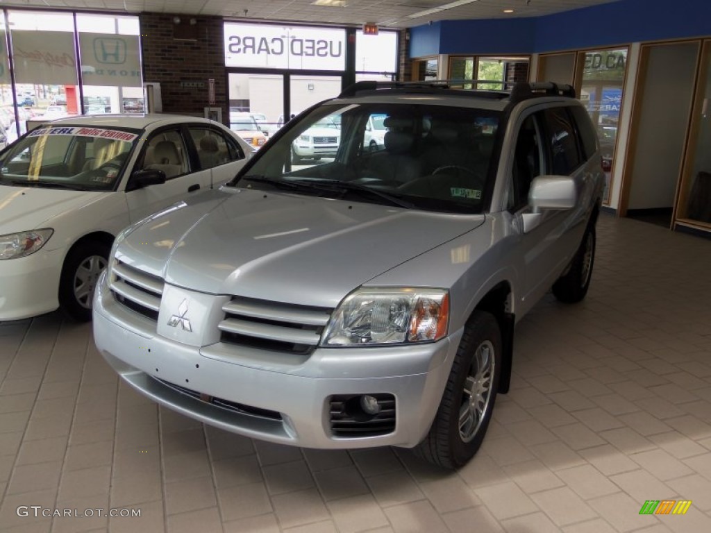 2004 Endeavor Limited AWD - Sterling Silver Metallic / Charcoal Gray photo #2