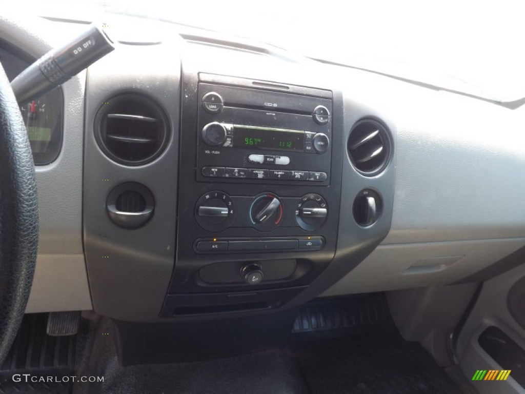 2005 F150 STX Regular Cab - Silver Metallic / Medium Flint/Dark Flint Grey photo #9