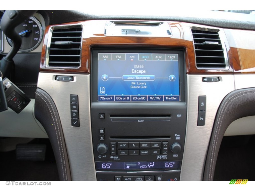 2009 Cadillac Escalade Platinum AWD Controls Photos