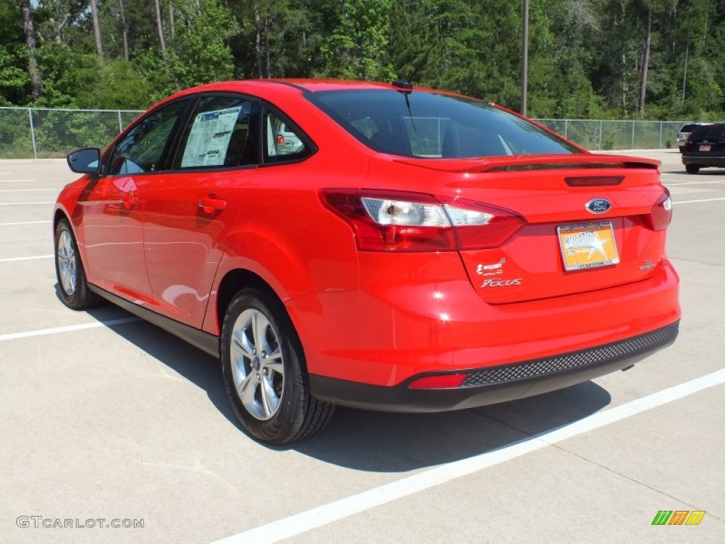 2012 Focus SE Sport Sedan - Race Red / Two-Tone Sport photo #7