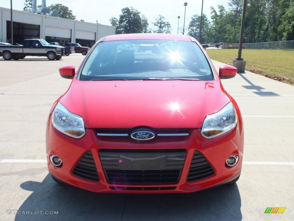 2012 Focus SE Sport Sedan - Race Red / Two-Tone Sport photo #10