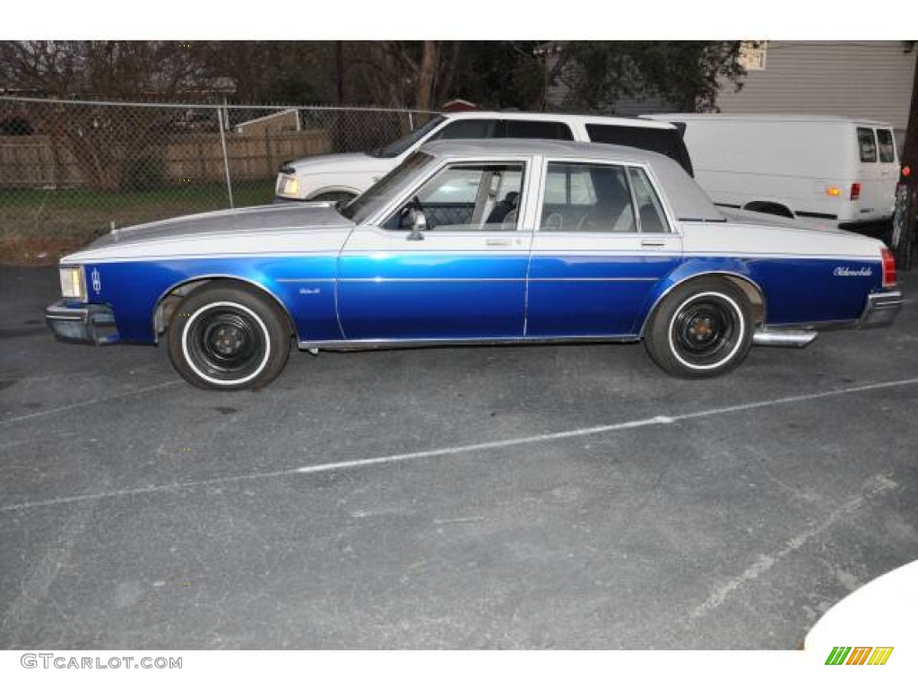 1982 Delta 88 Royale - Blue / Blue photo #2