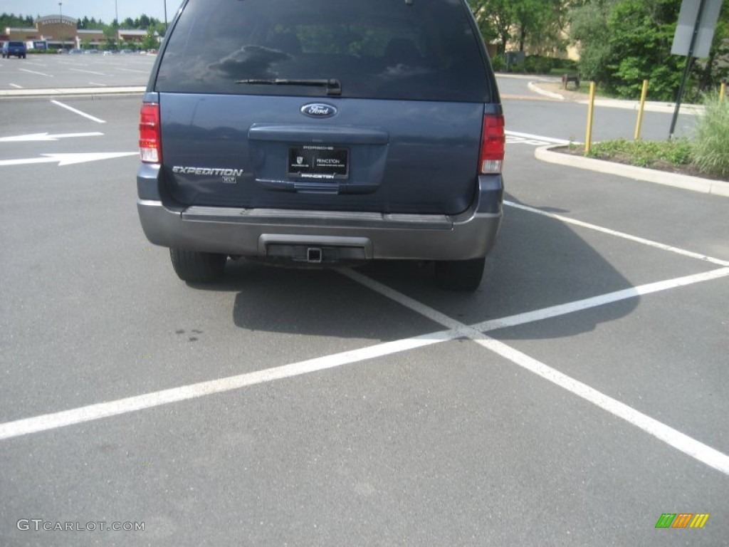 2004 Expedition XLT 4x4 - True Blue Metallic / Medium Flint Gray photo #7