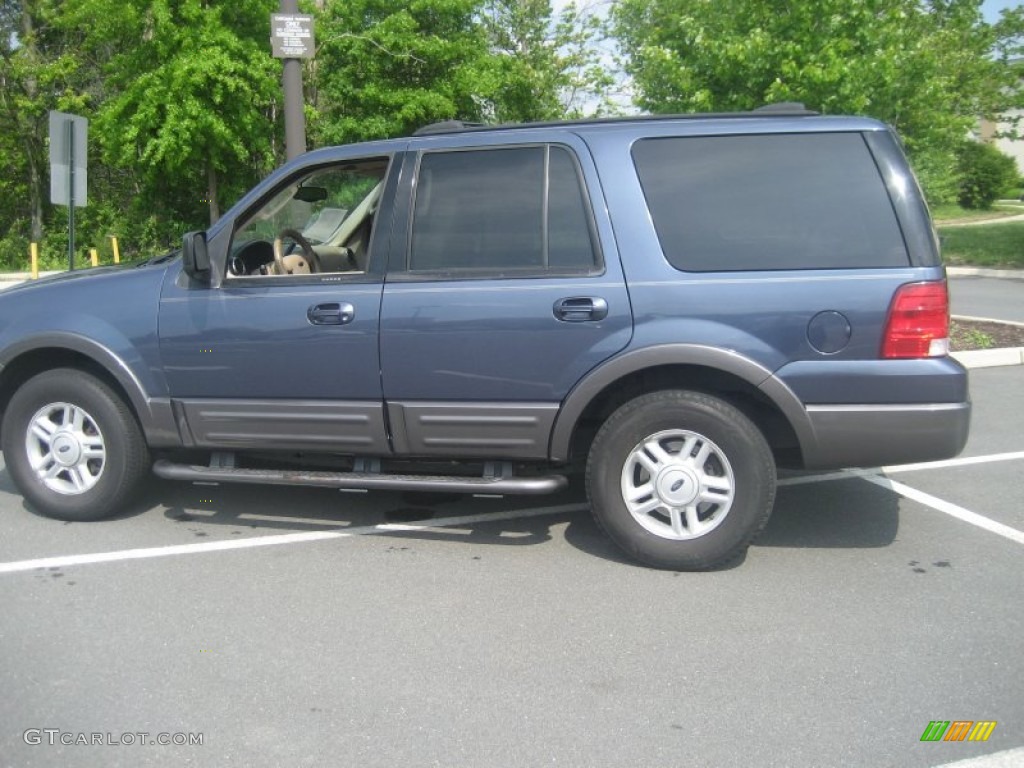 2004 Expedition XLT 4x4 - True Blue Metallic / Medium Flint Gray photo #10