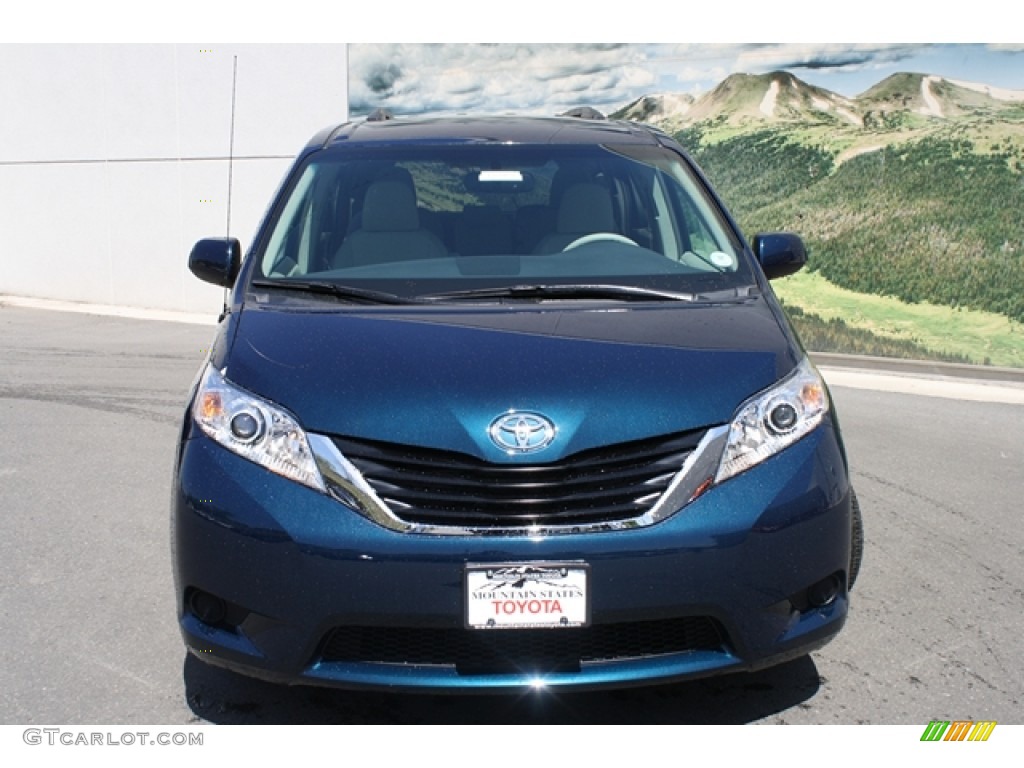 2012 Sienna LE - South Pacific Pearl / Light Gray photo #2