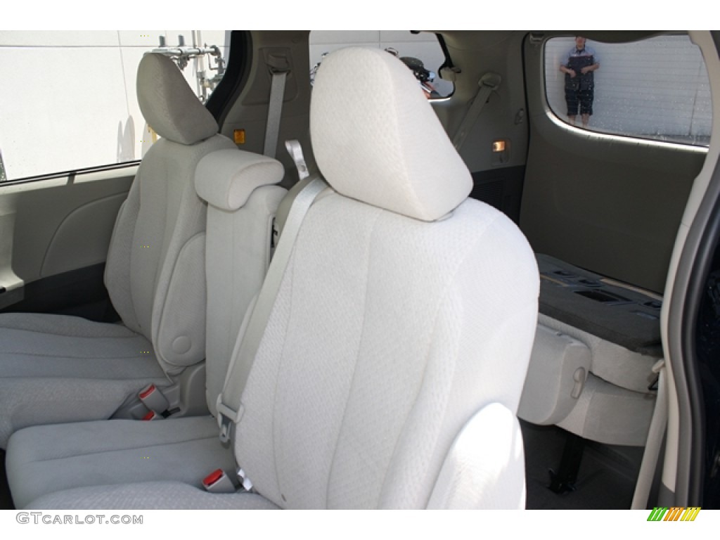 2012 Sienna LE - South Pacific Pearl / Light Gray photo #8