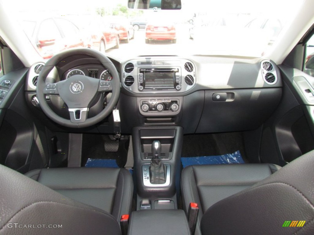 2012 Tiguan SE - Deep Black Metallic / Black photo #5