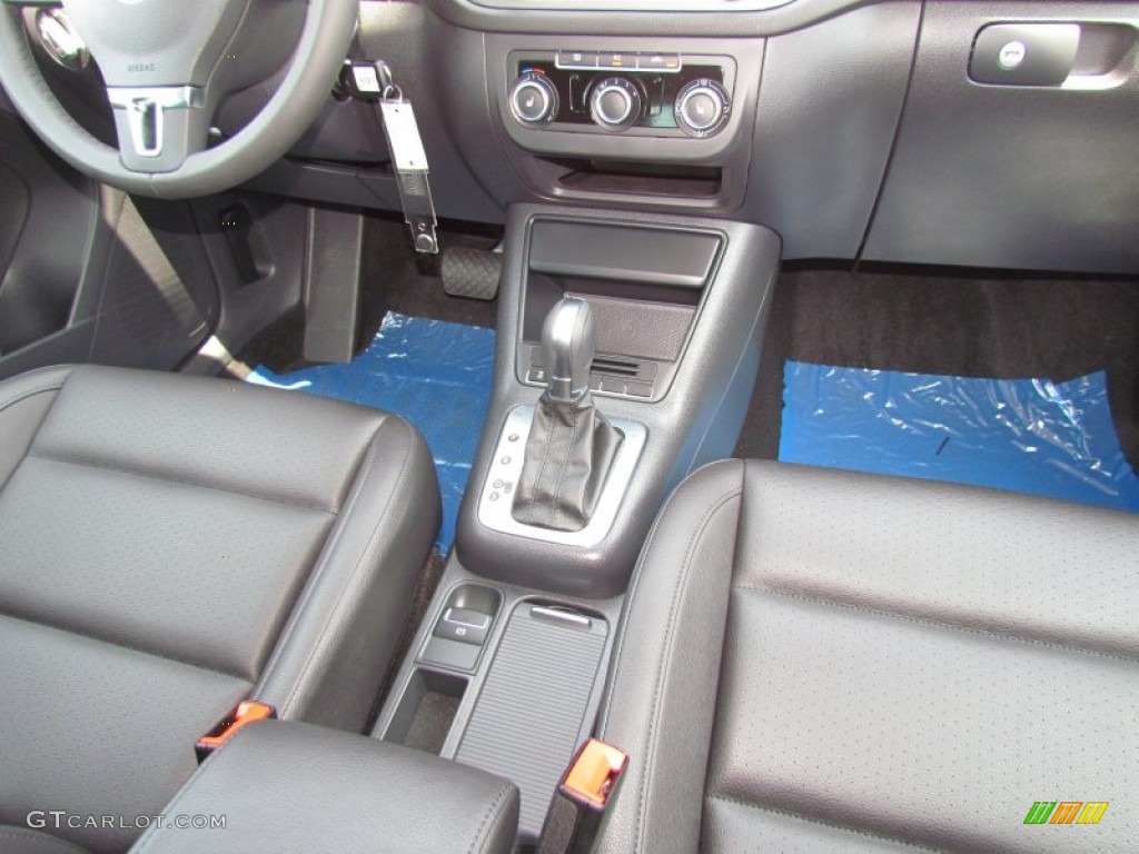 2012 Tiguan SE - Deep Black Metallic / Black photo #6