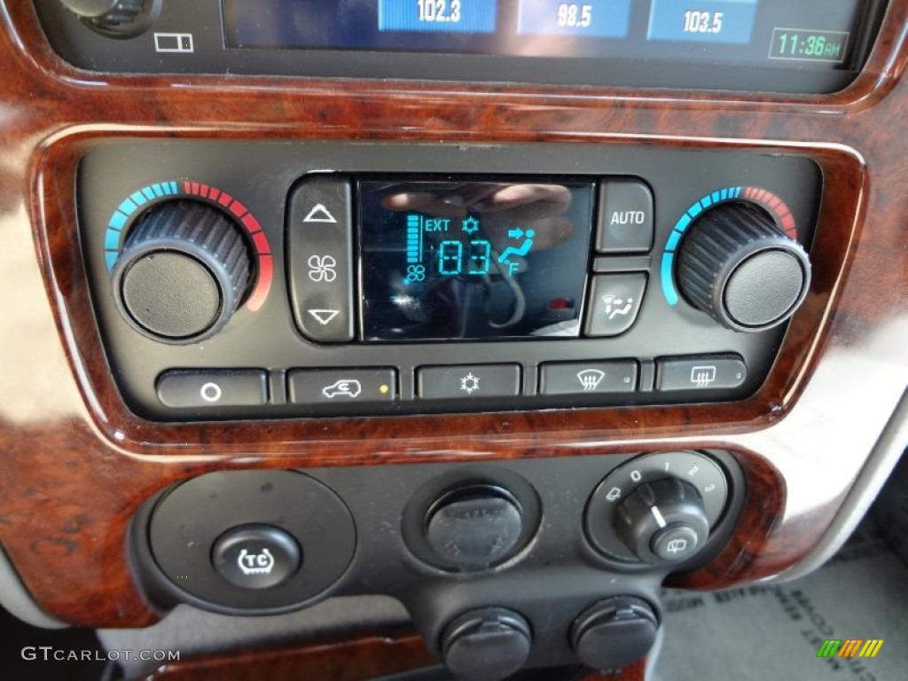 2005 GMC Envoy Denali Controls Photos