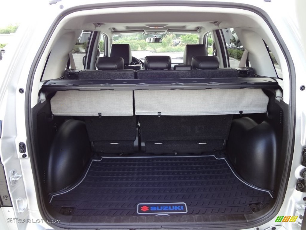2010 Suzuki Grand Vitara Limited Trunk Photos