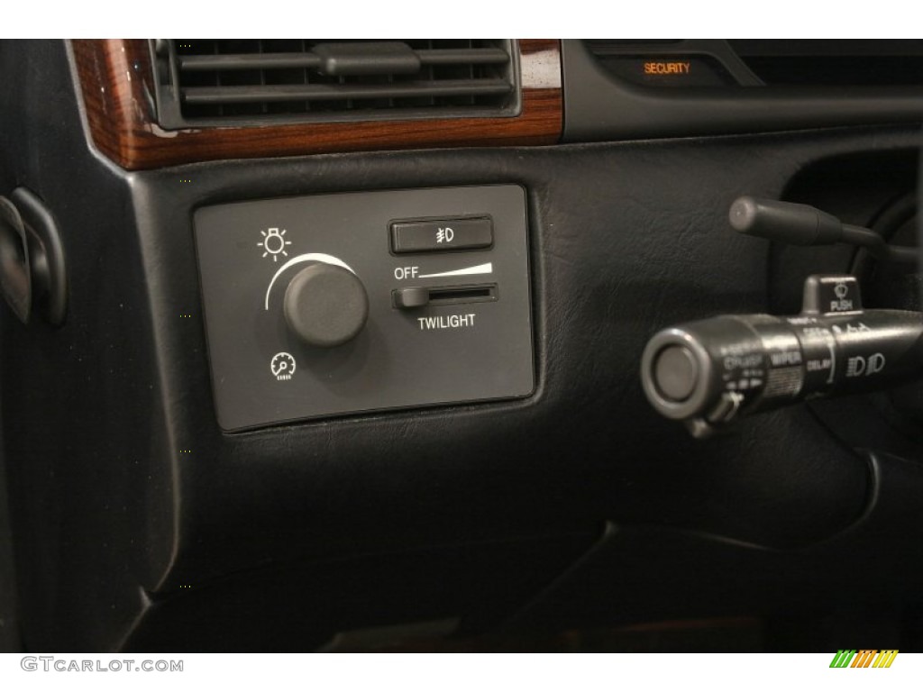 2002 Cadillac Eldorado ESC Controls Photo #65312468