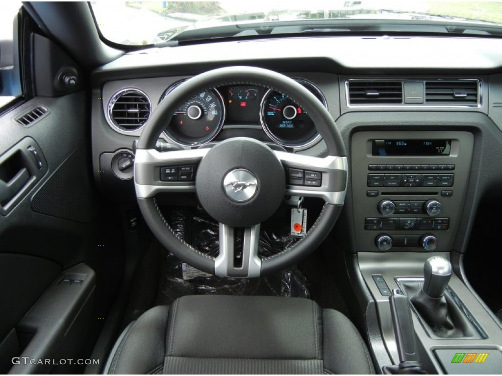 2013 Ford Mustang V6 Coupe Charcoal Black Dashboard Photo #65317397