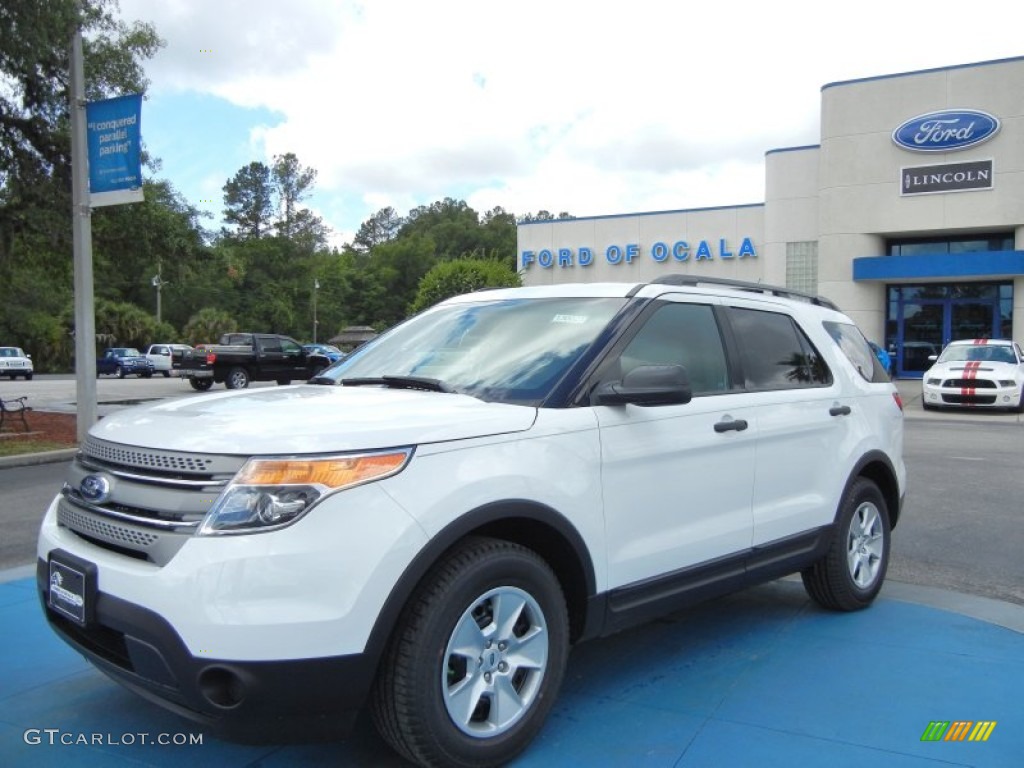 2013 Explorer FWD - Oxford White / Medium Light Stone photo #1