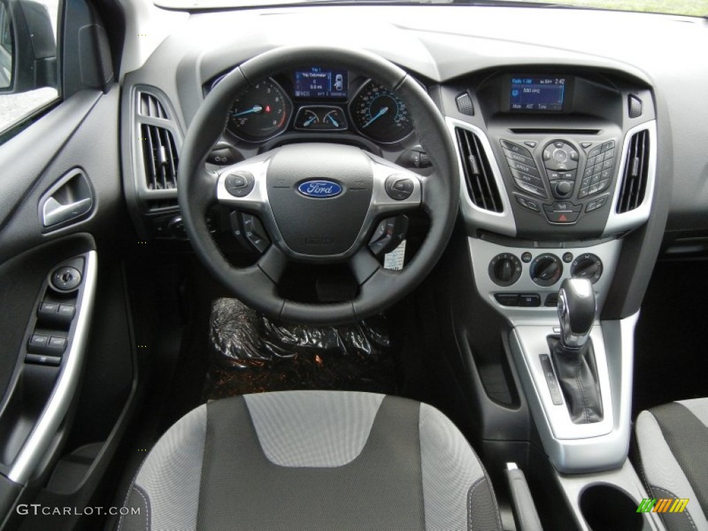 2012 Ford Focus SE Sport Sedan Two-Tone Sport Dashboard Photo #65317715