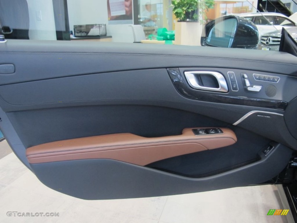 2013 Mercedes-Benz SL 550 Roadster Brown/Black Door Panel Photo #65320283