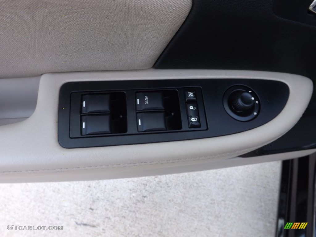 2012 Chrysler 200 LX Sedan Controls Photo #65333583