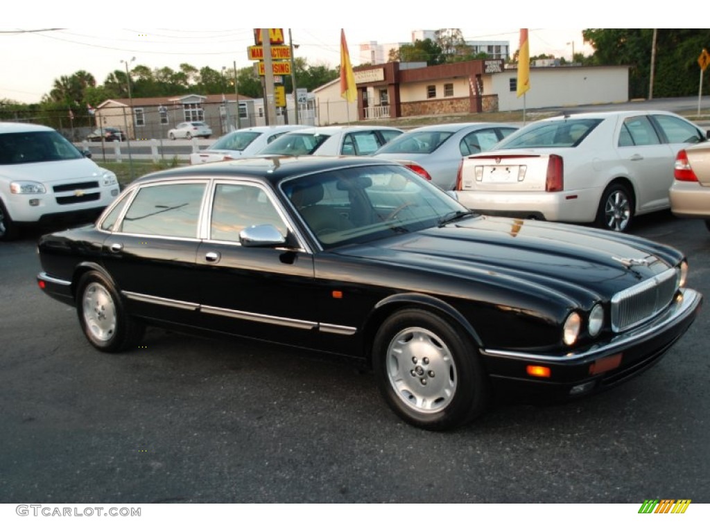 1996 XJ Vanden Plas - Black / Oatmeal photo #2