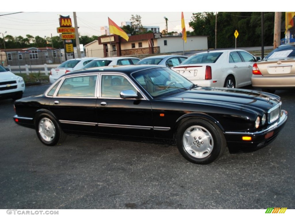 1996 XJ Vanden Plas - Black / Oatmeal photo #7