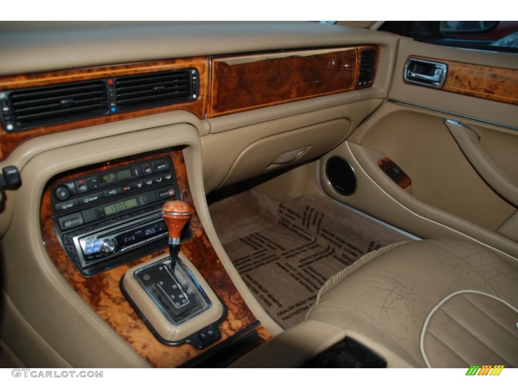 1996 XJ Vanden Plas - Black / Oatmeal photo #8
