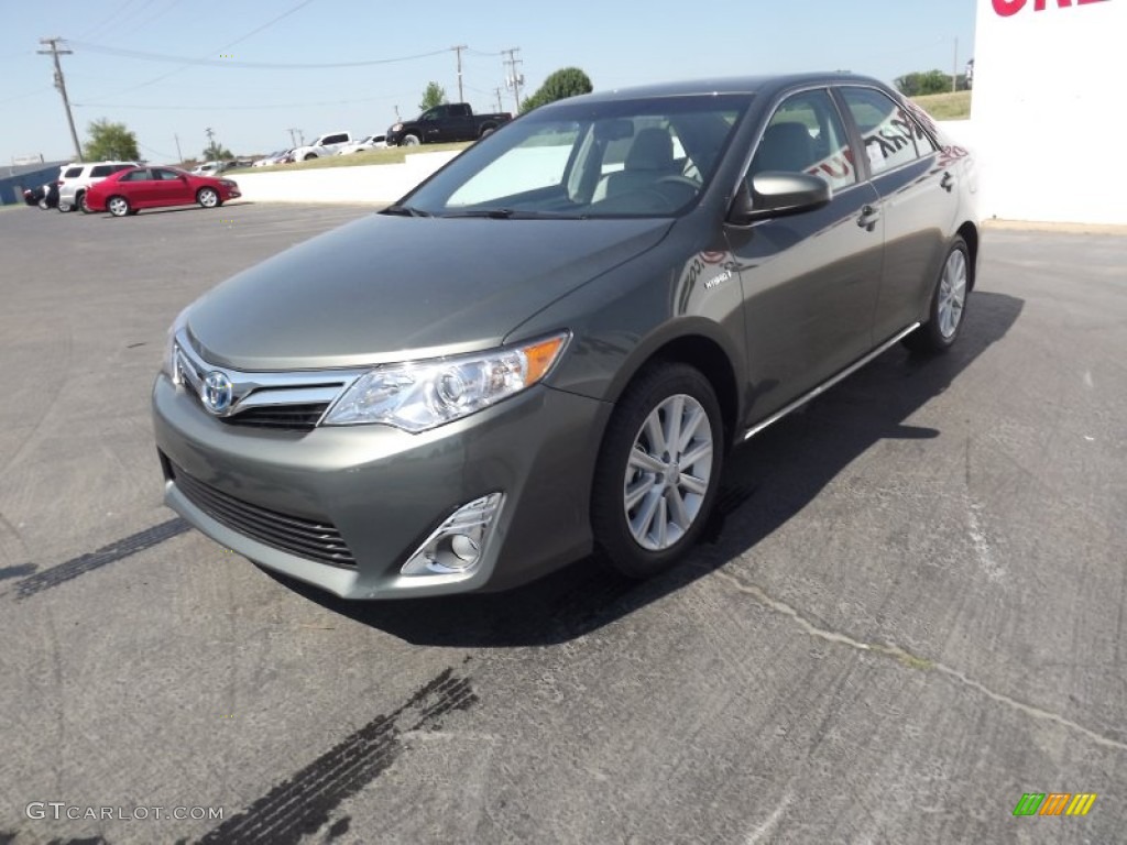 2012 Camry Hybrid XLE - Cypress Green Pearl / Light Gray photo #3