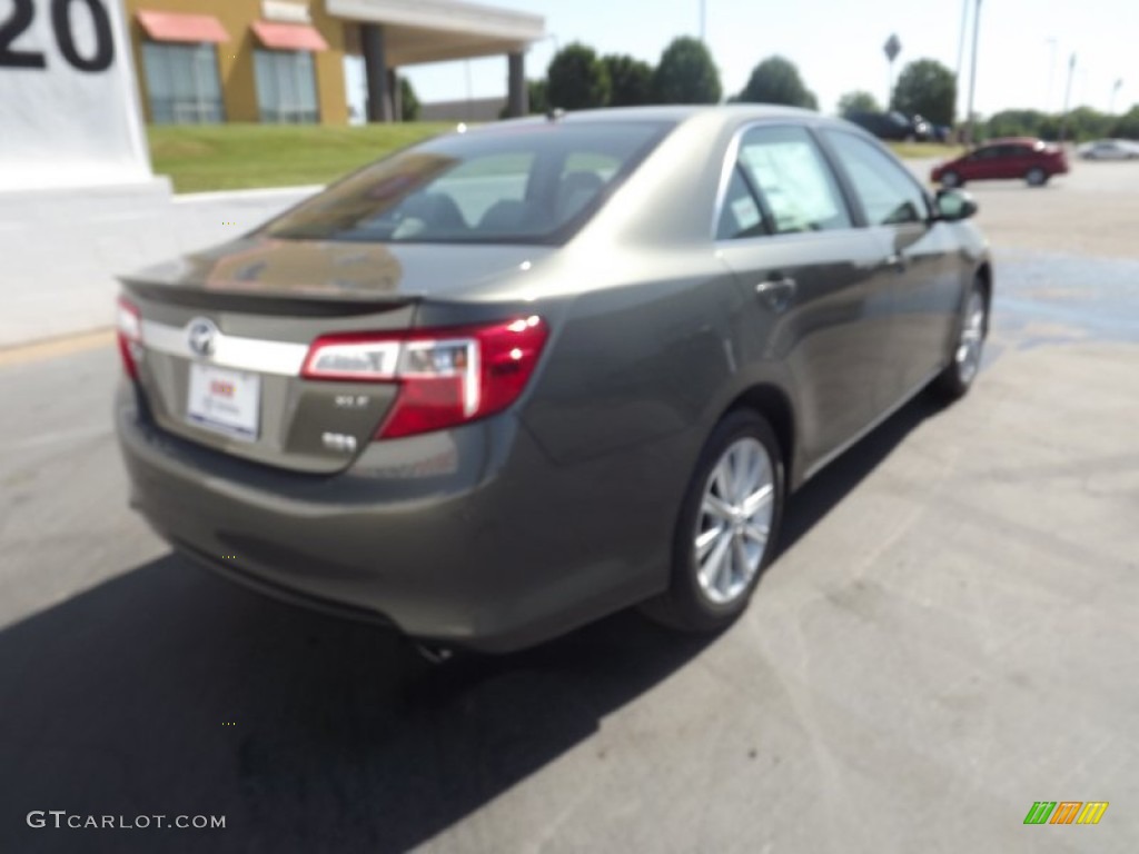 2012 Camry Hybrid XLE - Cypress Green Pearl / Light Gray photo #7