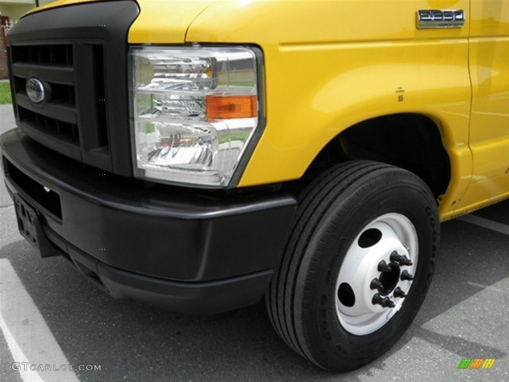 2008 E Series Cutaway E350 Commercial Moving Truck - Yellow / Medium Flint photo #4