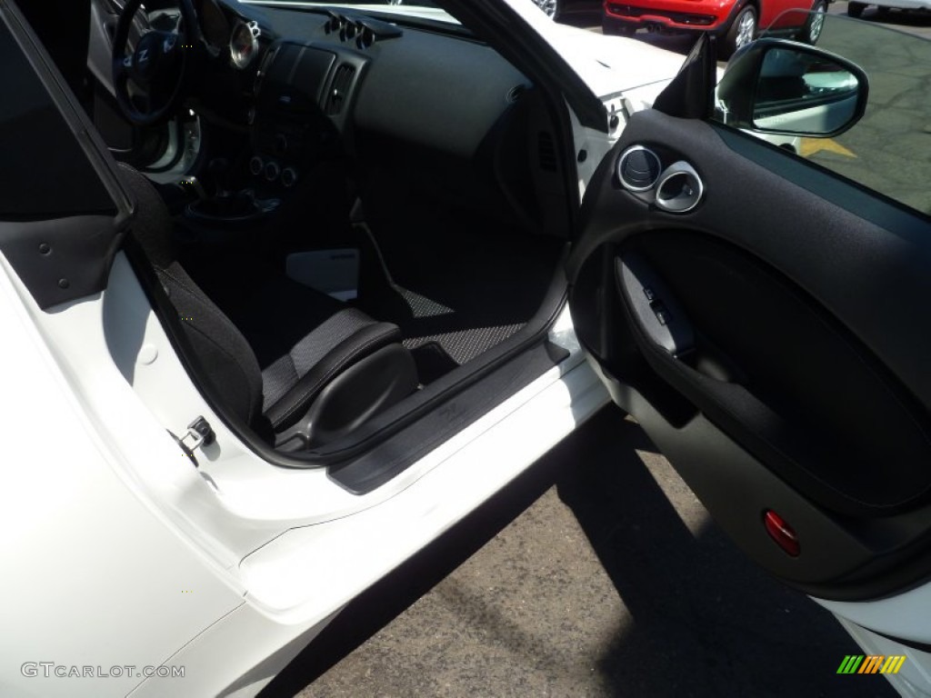 2010 370Z Coupe - Pearl White / Black Leather photo #12