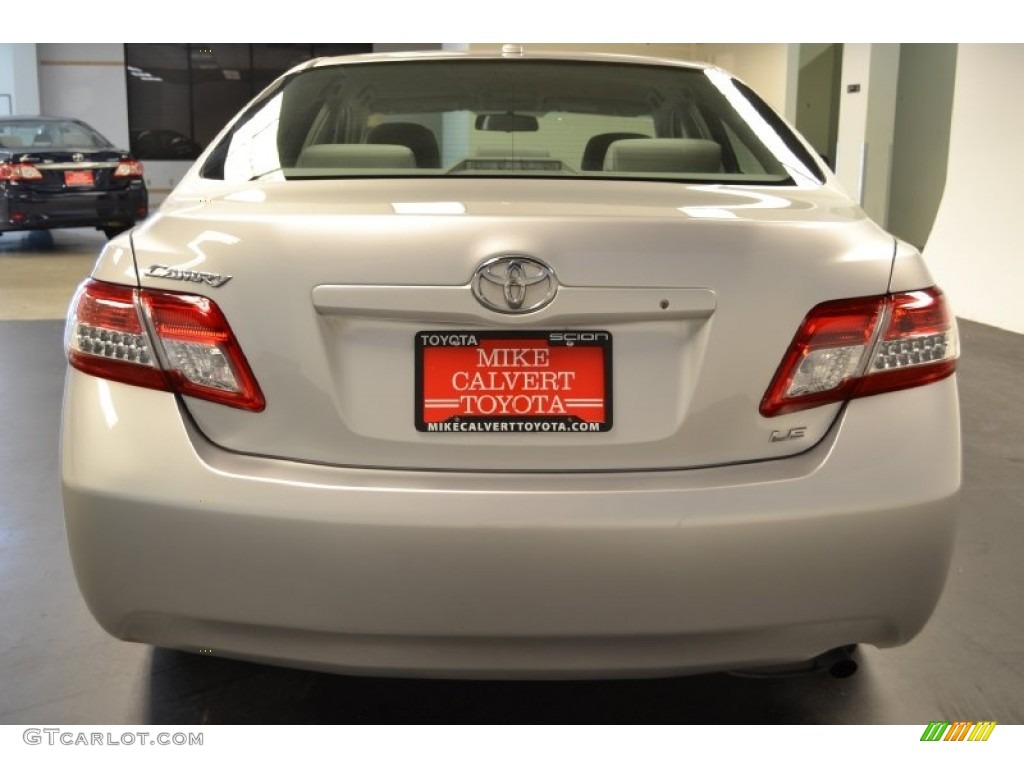 2010 Camry LE - Classic Silver Metallic / Ash Gray photo #4