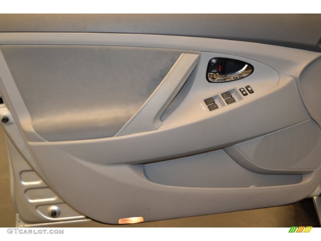 2010 Camry LE - Classic Silver Metallic / Ash Gray photo #8