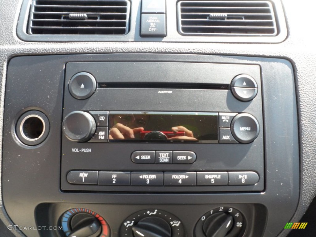 2007 Ford Focus ZX4 S Sedan Controls Photo #65349549
