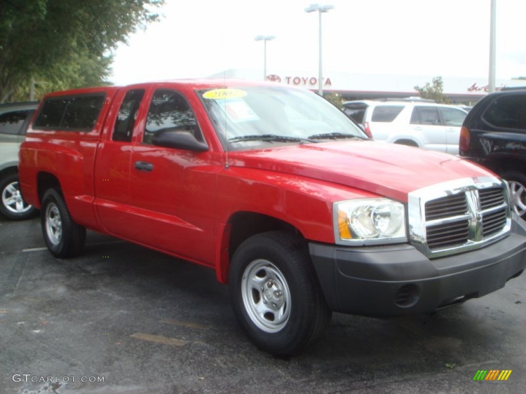 2007 Dakota ST Club Cab - Flame Red / Medium Slate Gray photo #1