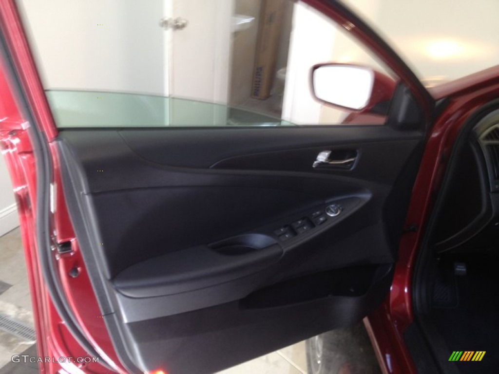 2011 Sonata SE - Venetian Red / Black photo #11