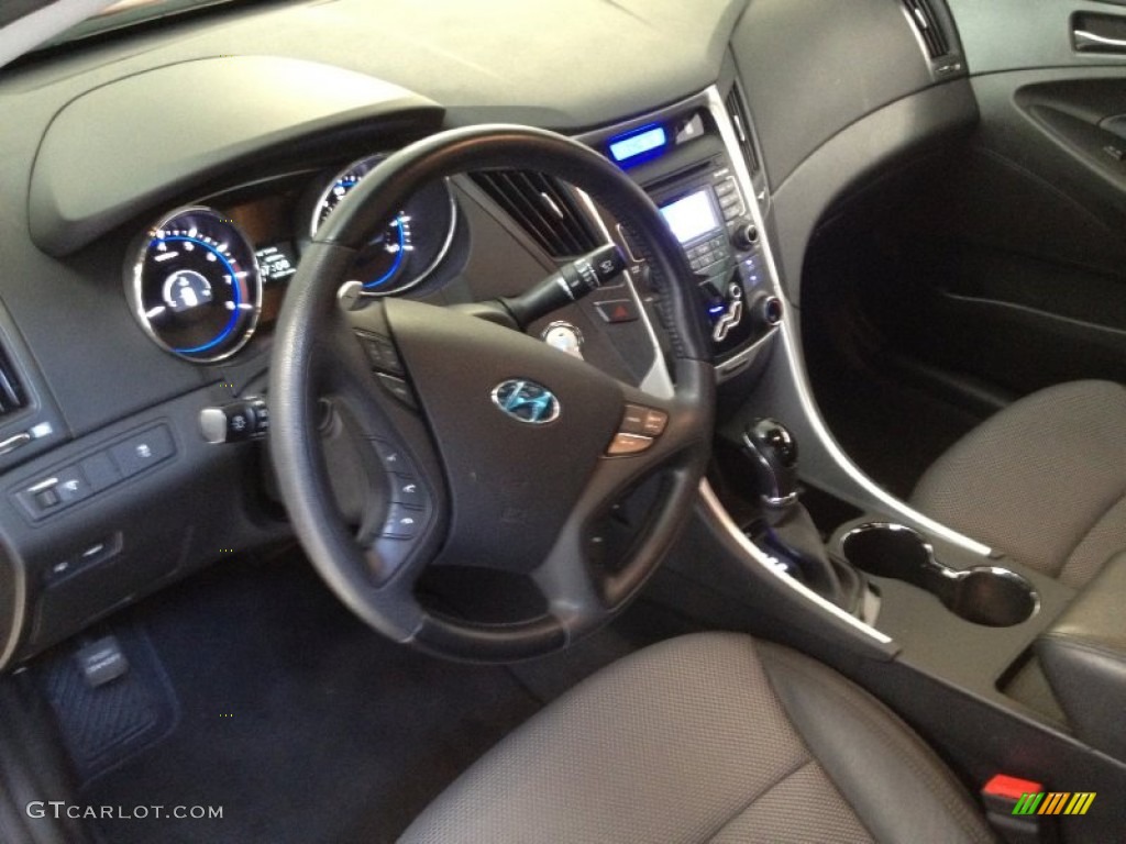 2011 Sonata SE - Venetian Red / Black photo #14