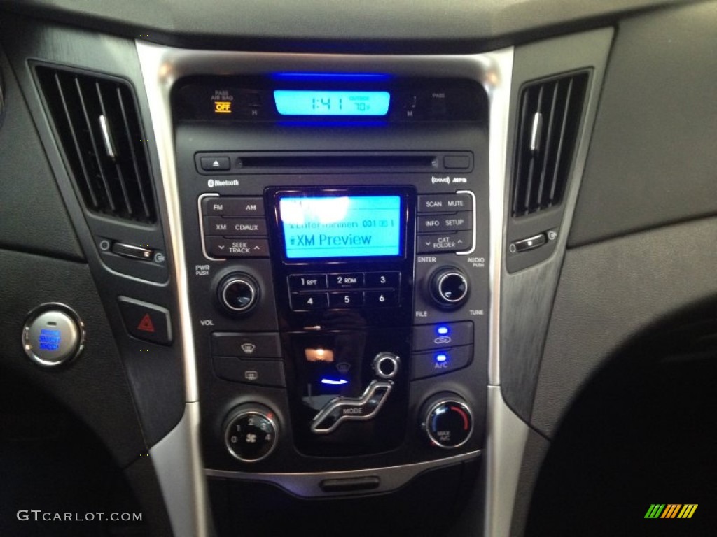 2011 Sonata SE - Venetian Red / Black photo #17