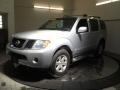 Silver Lightning - Pathfinder SE 4x4 Photo No. 1
