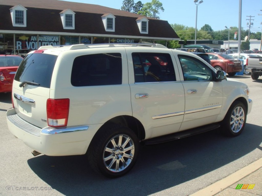 2007 Aspen Limited HEMI 4WD - Cool Vanilla White / Dark Khaki/Light Graystone photo #4