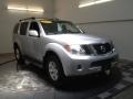 Silver Lightning - Pathfinder SE 4x4 Photo No. 2