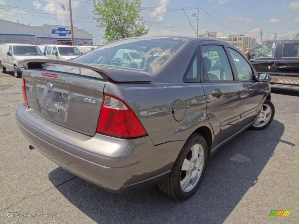 2005 Focus ZX4 SES Sedan - Liquid Grey Metallic / Dark Flint/Light Flint photo #5