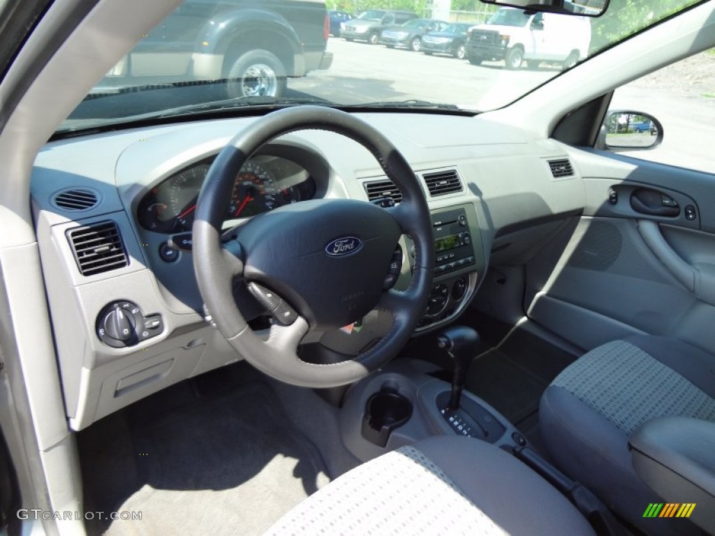 2005 Focus ZX4 SES Sedan - Liquid Grey Metallic / Dark Flint/Light Flint photo #10