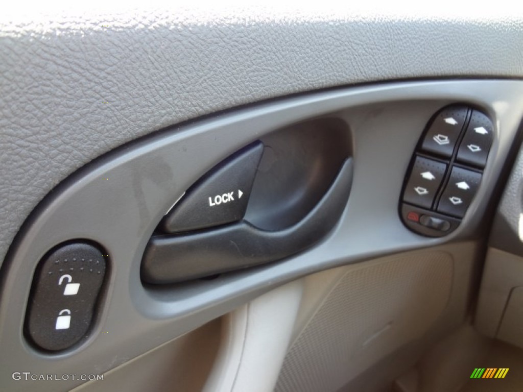 2005 Focus ZX4 SES Sedan - Liquid Grey Metallic / Dark Flint/Light Flint photo #32