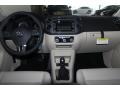 Deep Black Metallic - Tiguan SE Photo No. 16