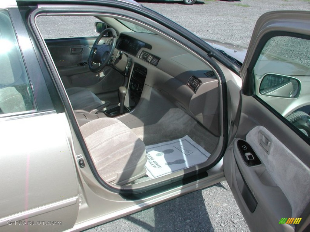 1998 Camry LE - Cashmere Beige Metallic / Oak photo #15