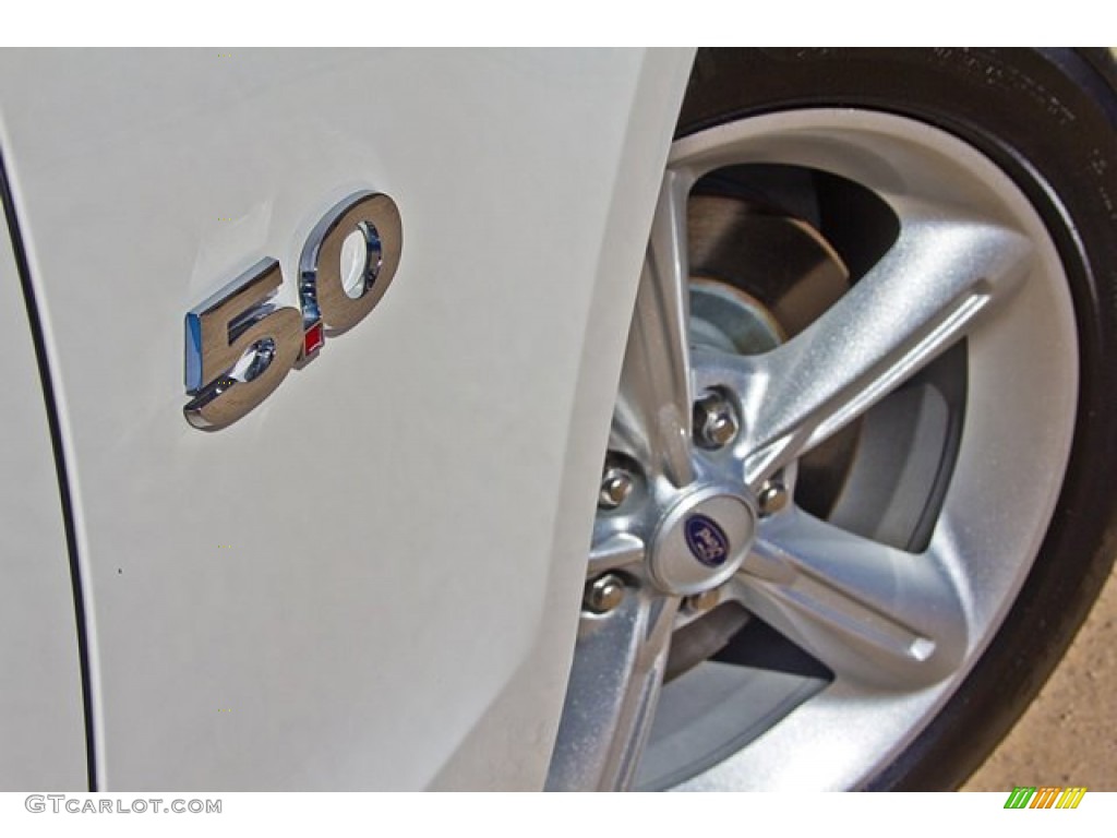 2011 Ford Mustang GT Convertible Marks and Logos Photos
