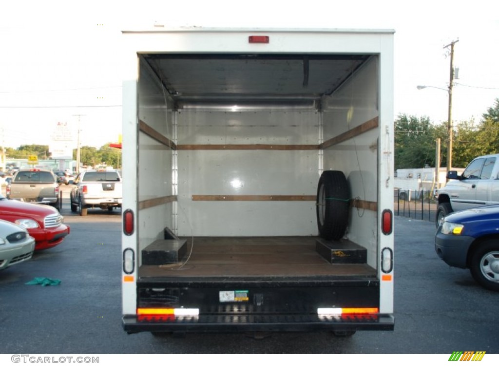 2003 Savana Cutaway 3500 Commercial Moving Truck - Summit White / Medium Pewter photo #11