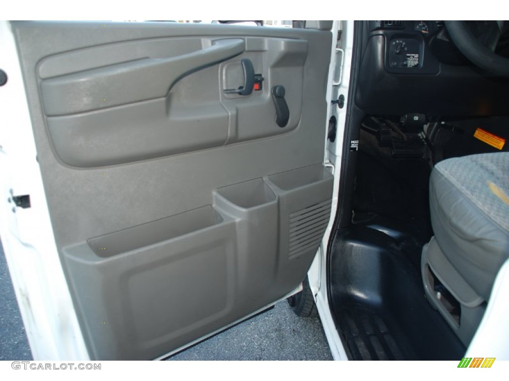 2003 Savana Cutaway 3500 Commercial Moving Truck - Summit White / Medium Pewter photo #15